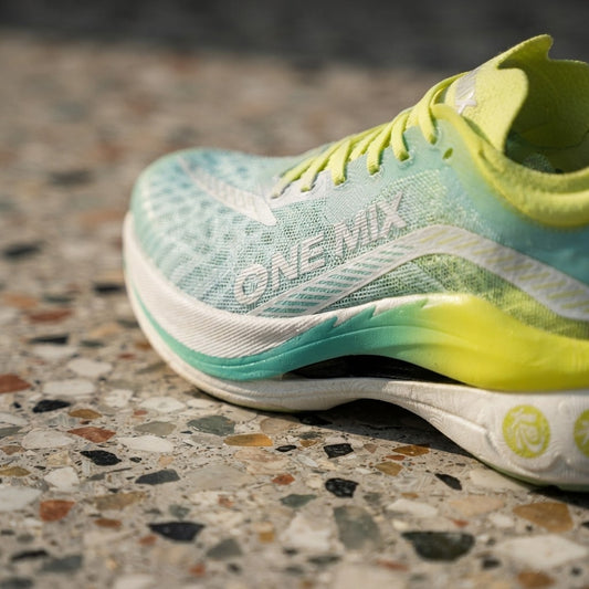 Onemix Carbon-Plate Running Shoes